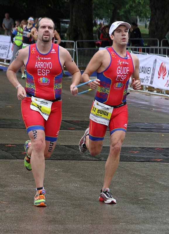 Corriendo con Rafel en el mundial de Londres cogidos de la cuerda